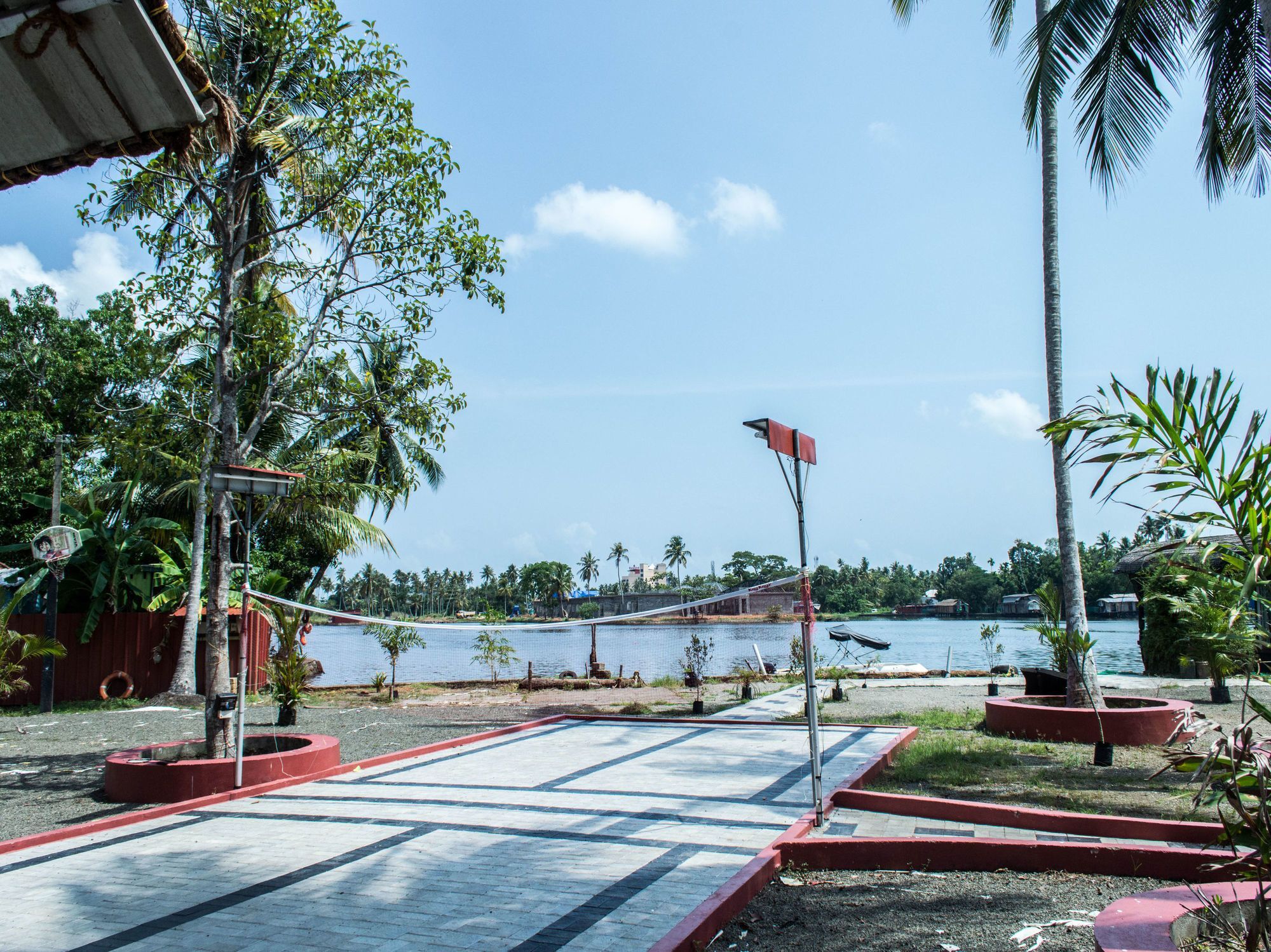 Oyo 5237 Island Lake Resort Alappuzha Exterior photo